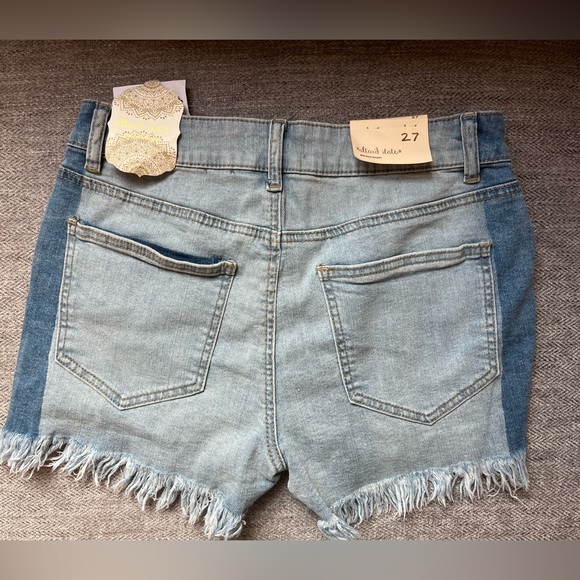Altar’d State Mid Rise Jean Shorts (size 27) - Picture 2 of 3